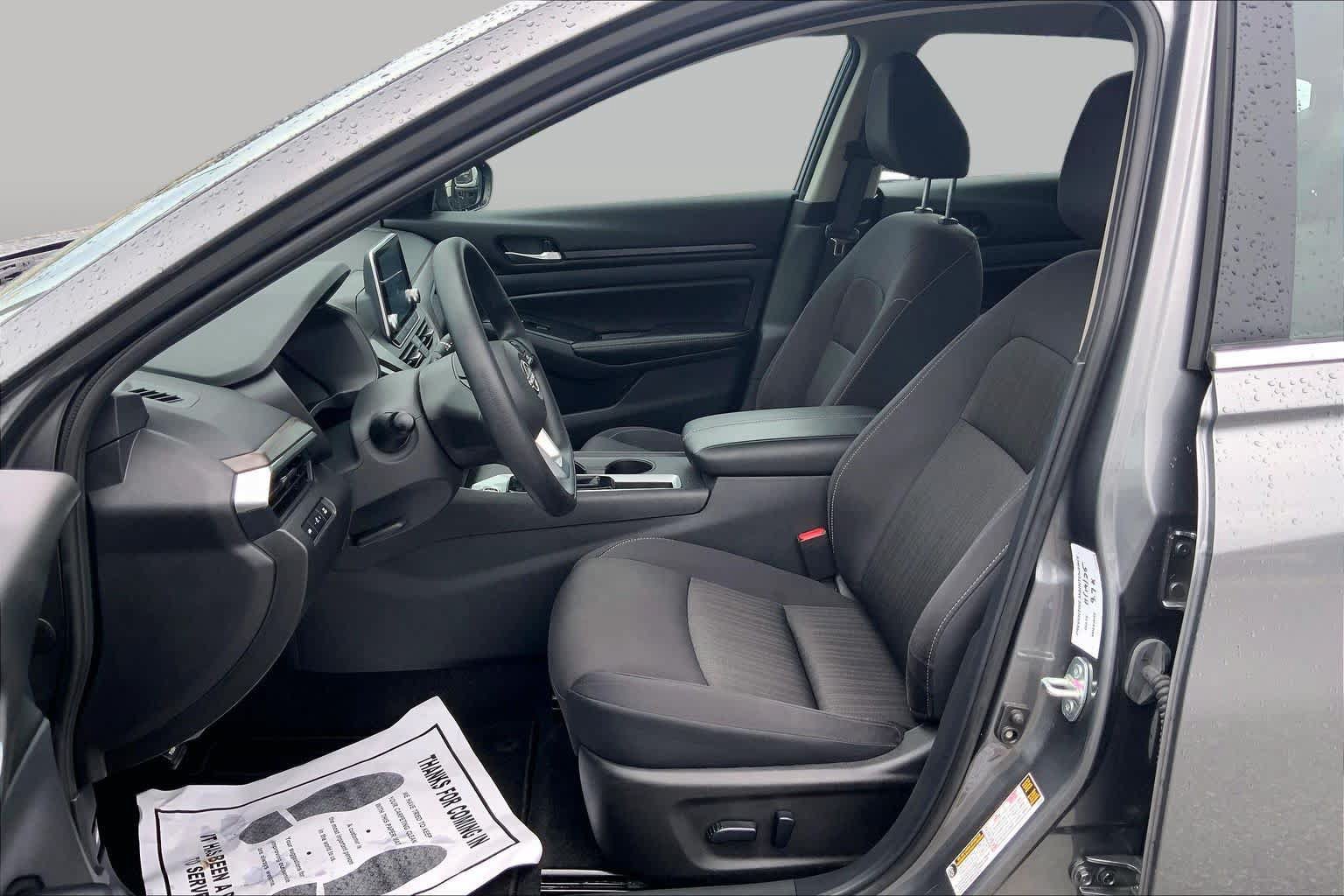 Used 2025 Nissan Altima 2.5 SV FWD image 8