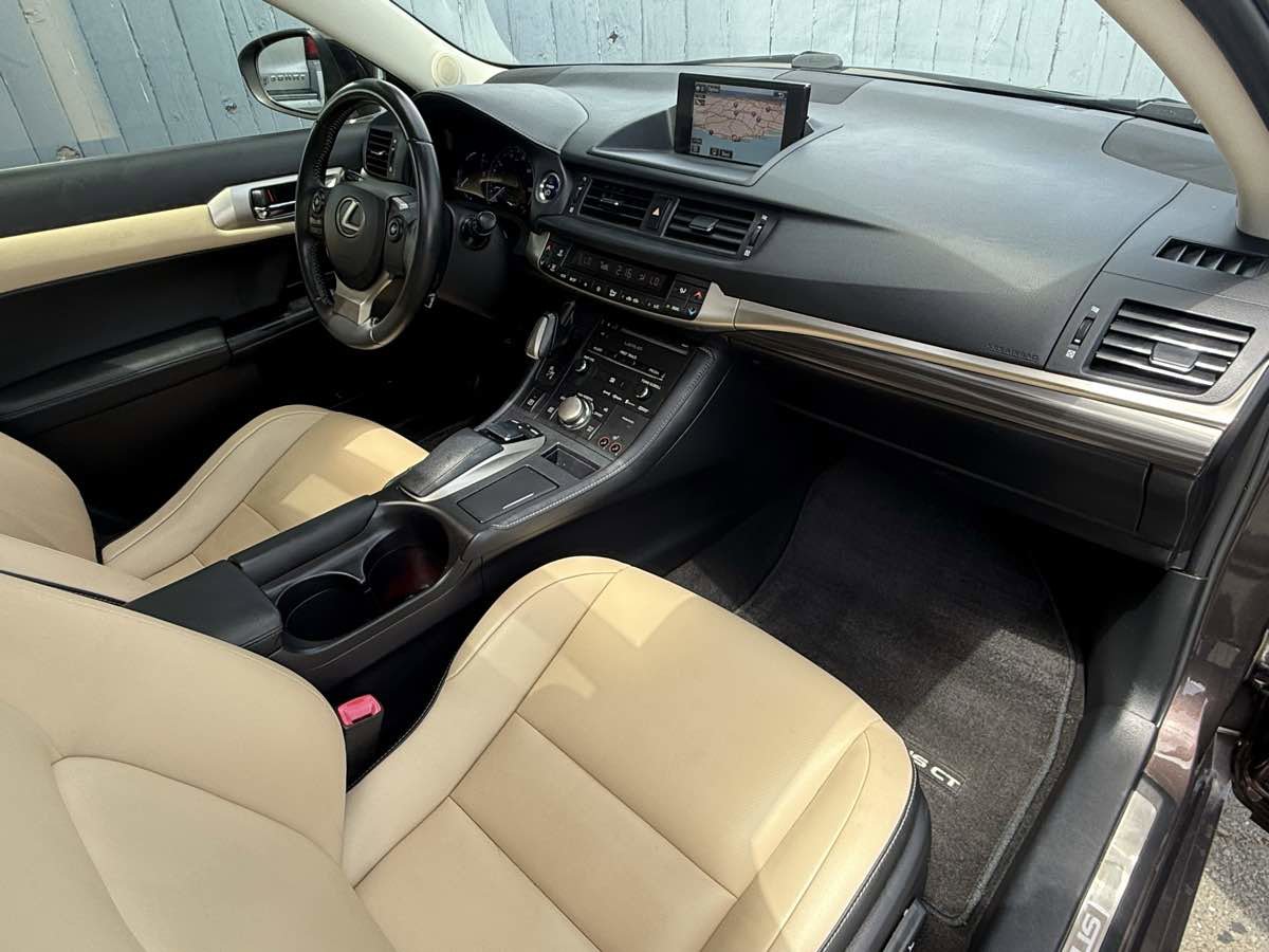 Used 2014 Lexus CT 200h FWD image 15