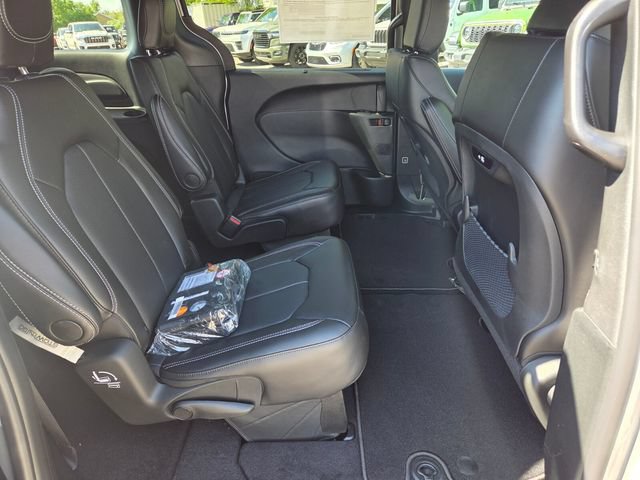 New 2026 Chrysler Pacifica Select FWD image 13