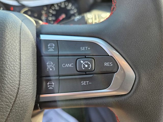 Used 2025 Jeep Compass Trailhawk AWD/4WD image 18