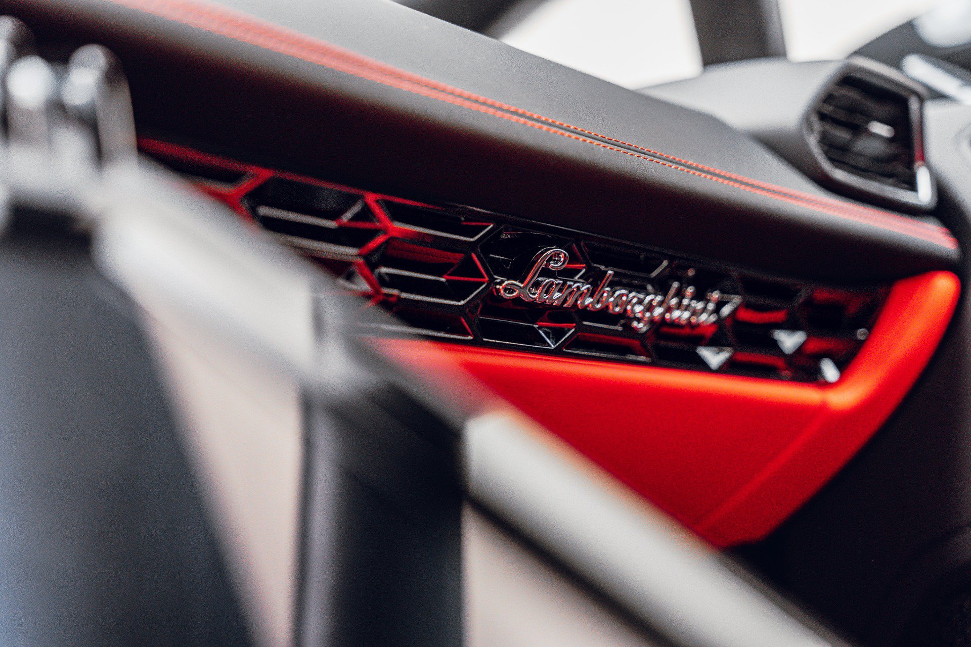 Used 2021 Lamborghini Huracan EVO RWD image 45