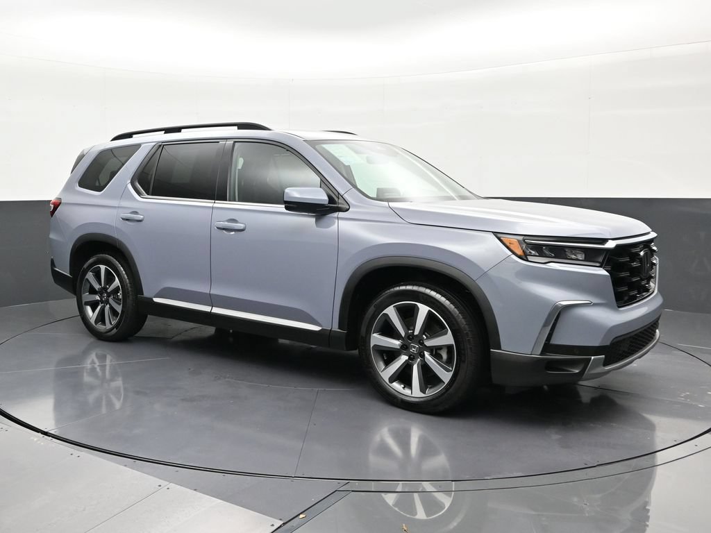 Used 2025 Honda Pilot Touring image 7