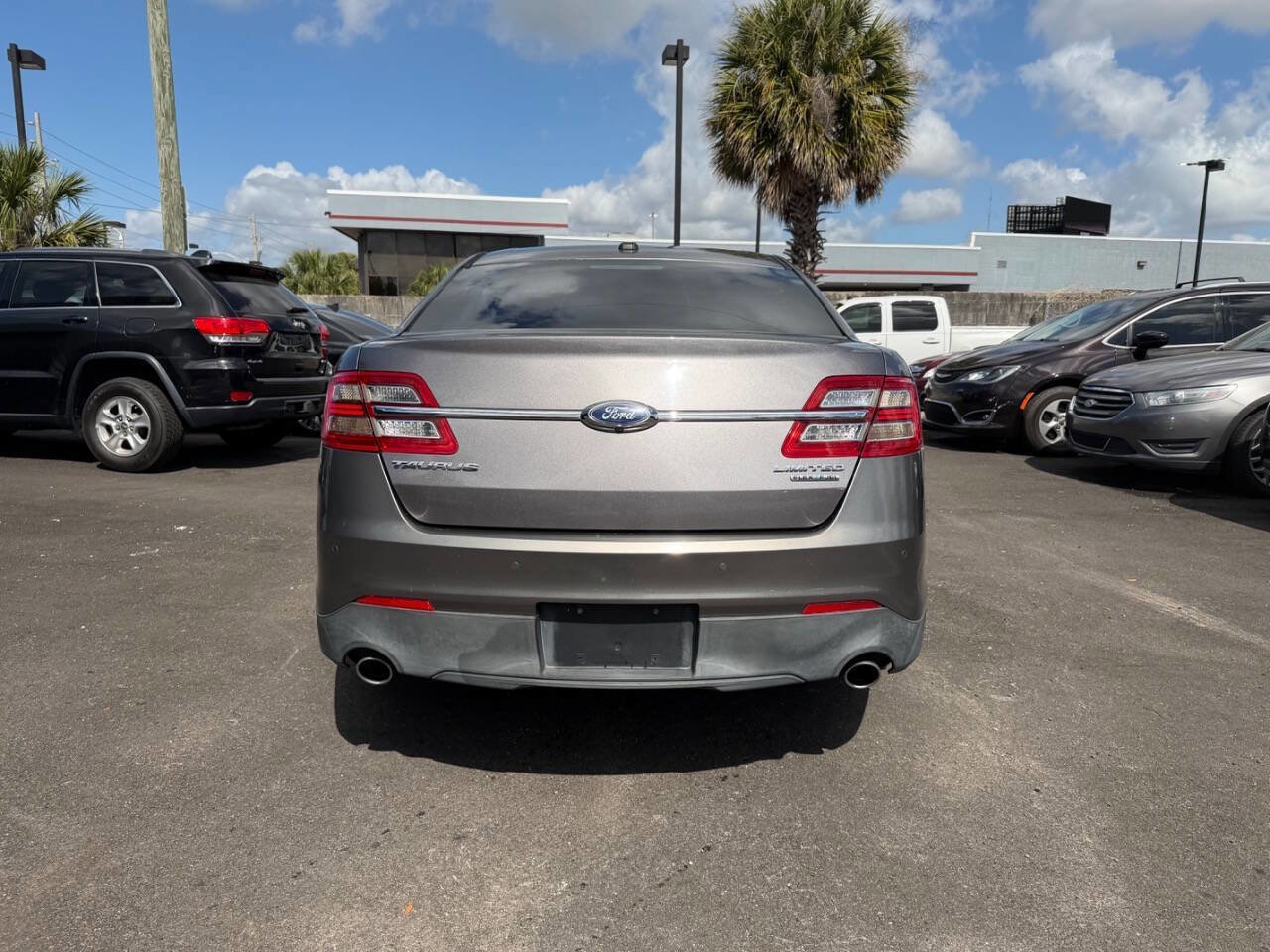 Used 2013 Ford Taurus Limited FWD image 6