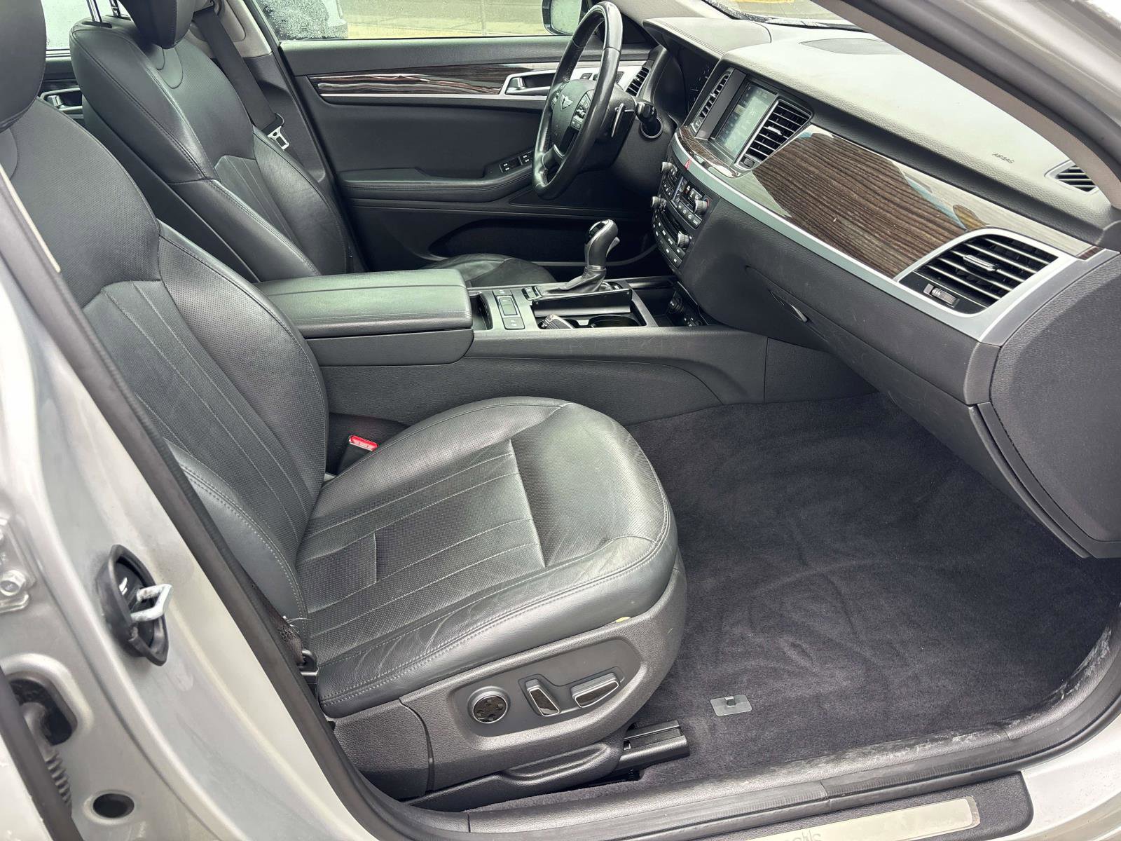 Used 2015 Hyundai Genesis 3.8 w/ Option Group 02 image 15