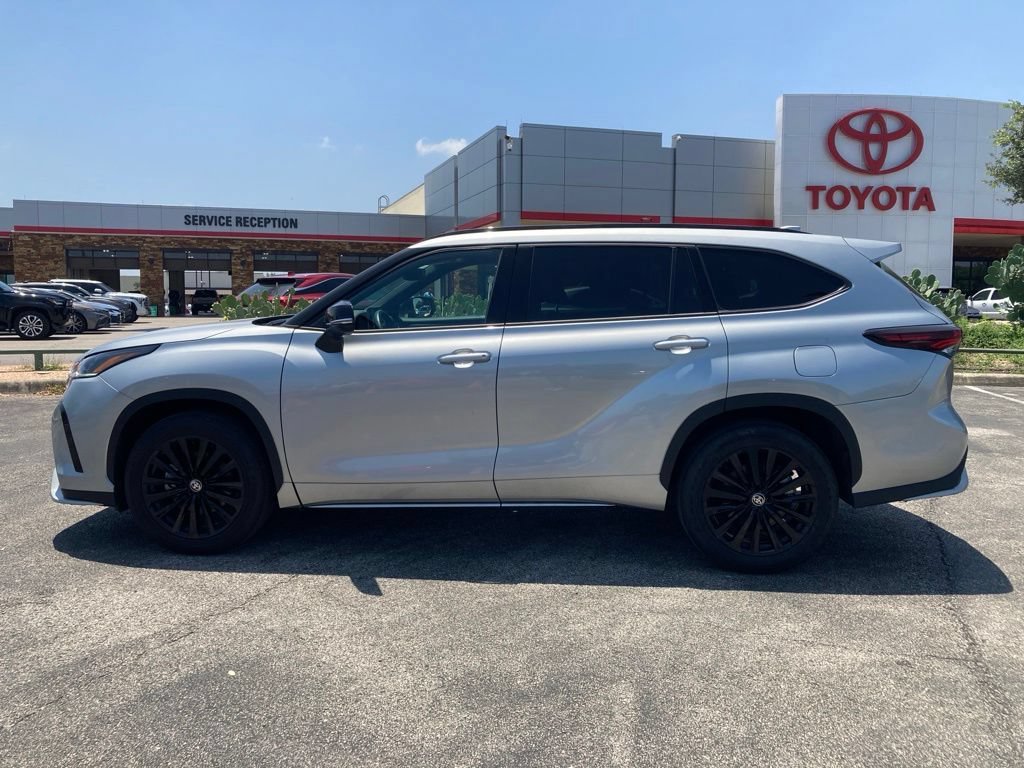 Used 2025 Toyota Highlander XSE AWD/4WD image 8