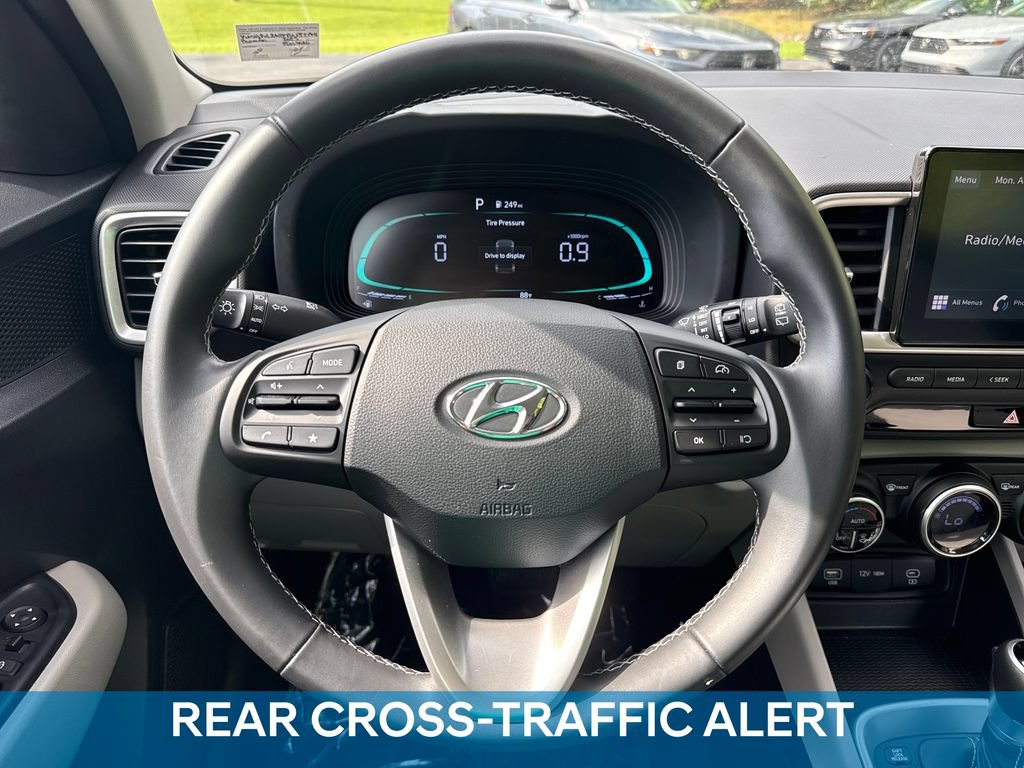 Used 2025 Hyundai Venue SEL FWD image 13