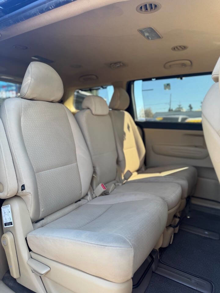 Used 2016 Kia Sedona LX w/ LX Convenience Package FWD image 7