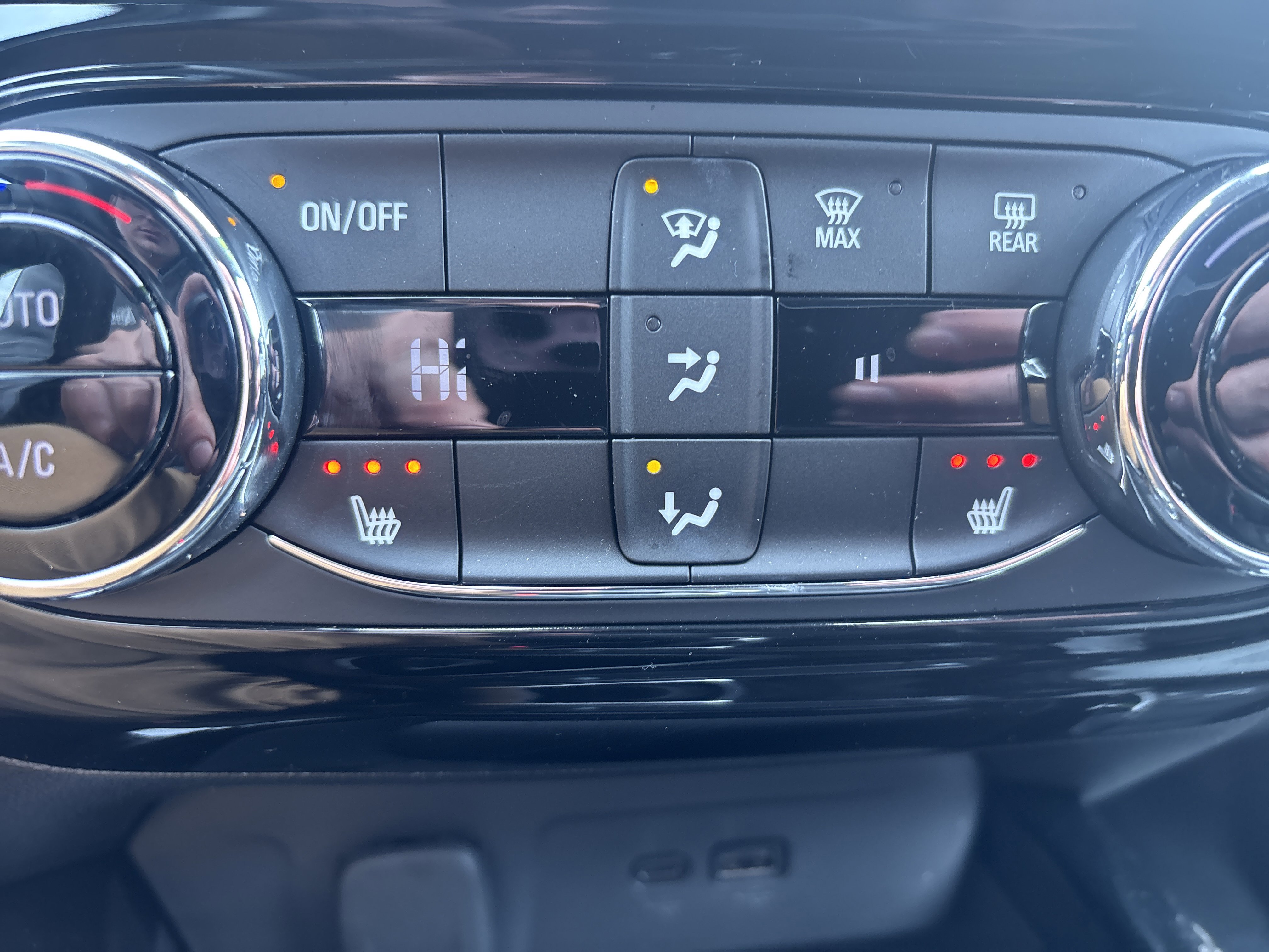 Used 2025 Chevrolet Trax LT w/ Driver Confidence Package image 27