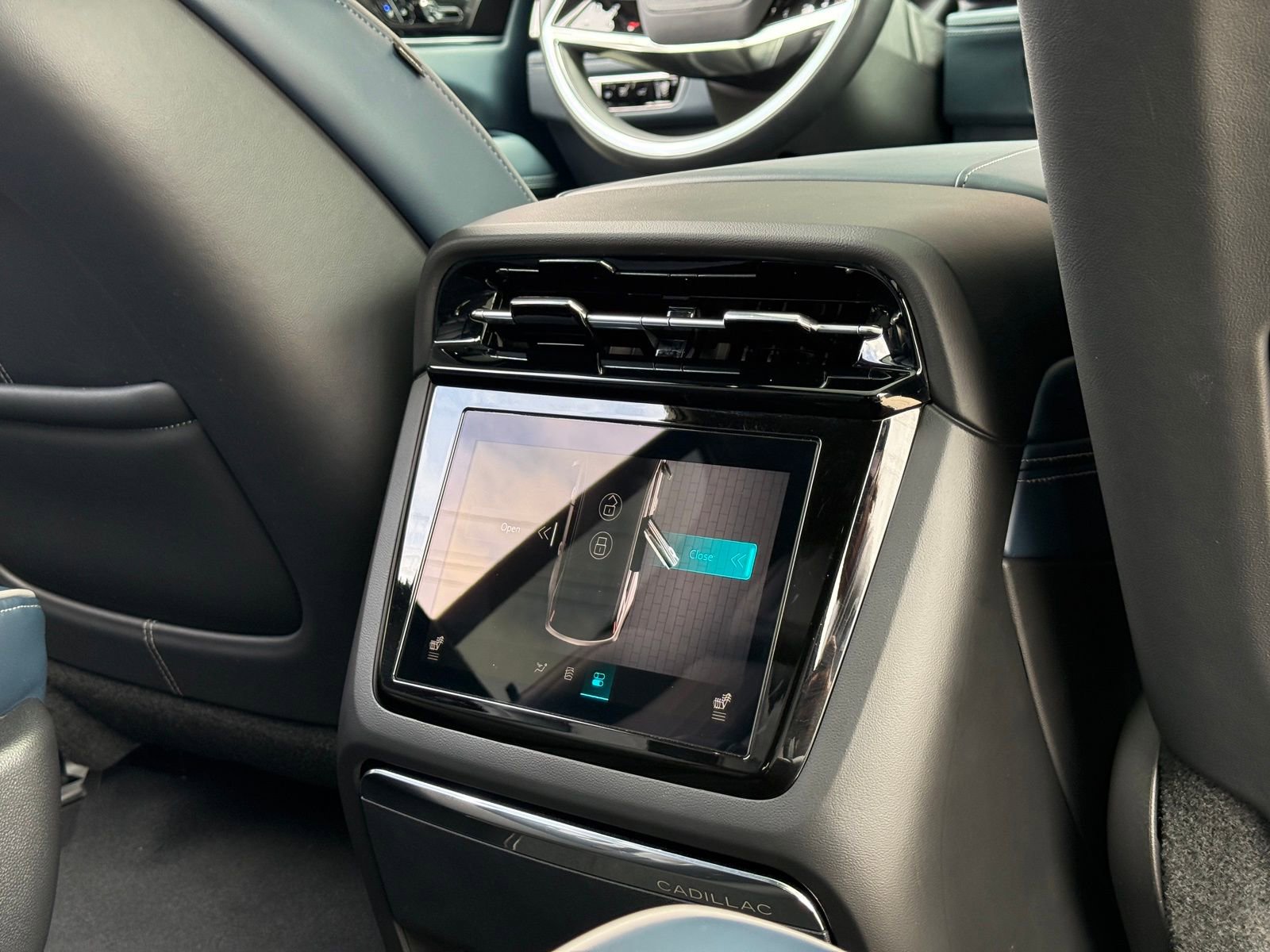 Used 2025 Cadillac Escalade IQ Luxury 2 w/ LPO, Premium Carpet Package image 26