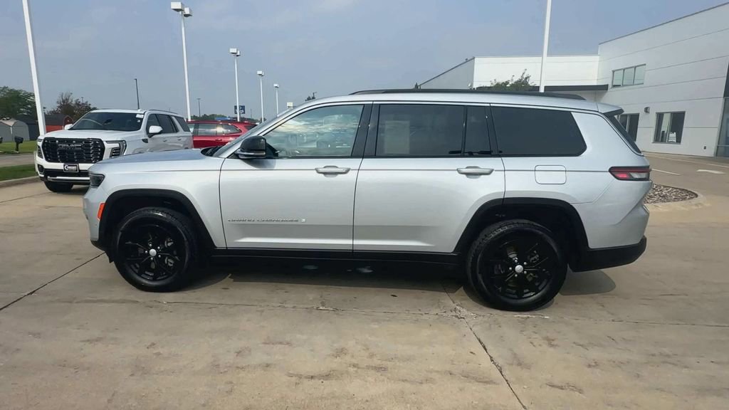 Used 2024 Jeep Grand Cherokee L Limited w/ Luxury Tech Group II image 5