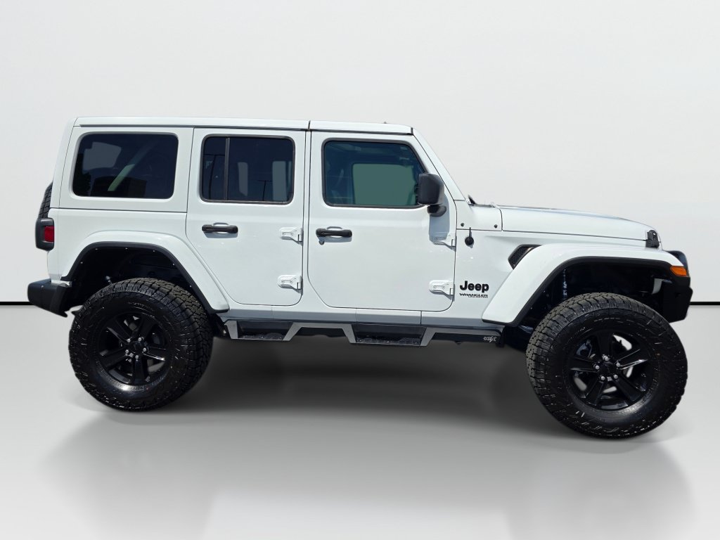 Used 2022 Jeep Wrangler Unlimited Sahara AWD/4WD image 5
