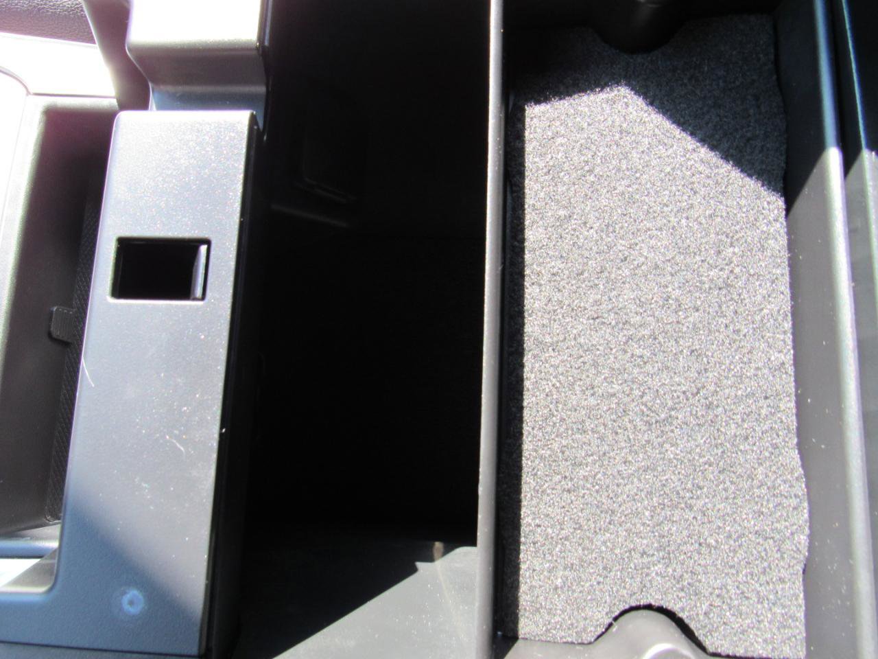 Used 2022 Ford Explorer Limited w/ Equipment Group 301A image 24