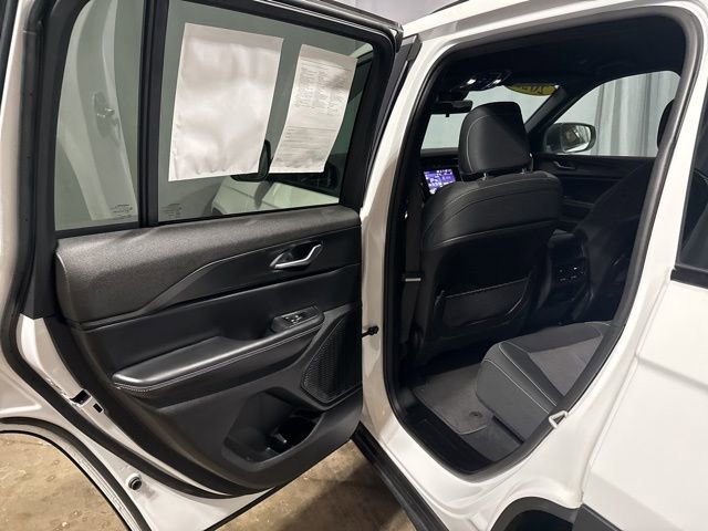 Used 2025 Jeep Grand Cherokee Laredo w/ Trailer Tow Package image 18