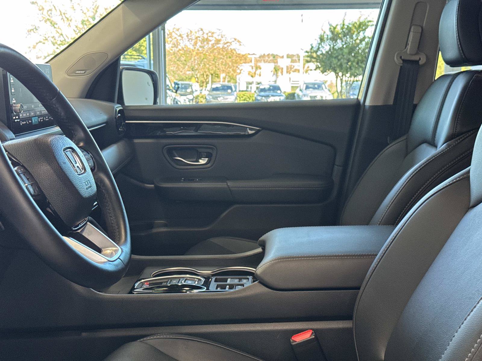 Used 2025 Honda Pilot Touring image 14