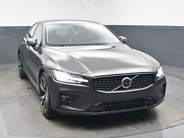 Used 2025 Volvo S60 B5 Plus image 2