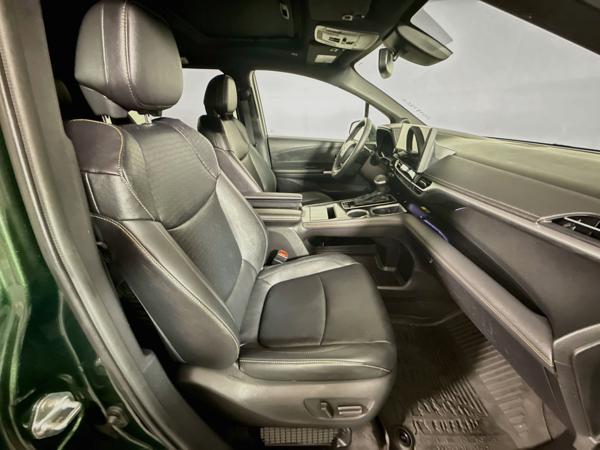 Certified 2025 Toyota Sienna XLE Woodland Edition AWD/4WD image 30