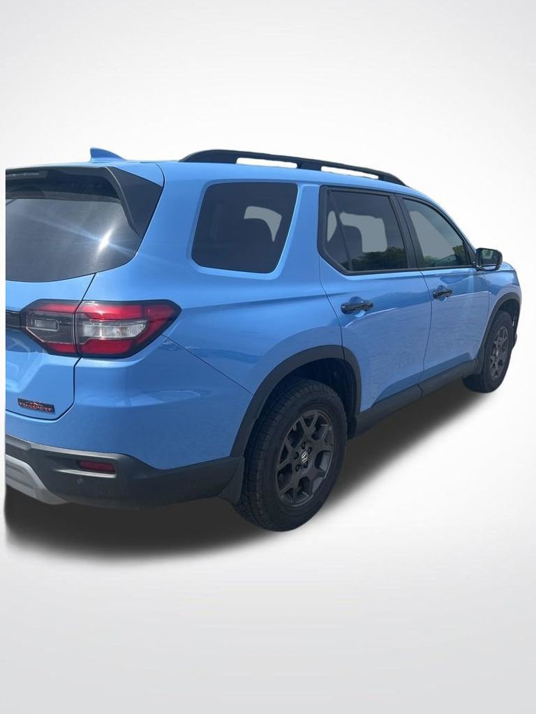 Used 2025 Honda Pilot TrailSport image 5