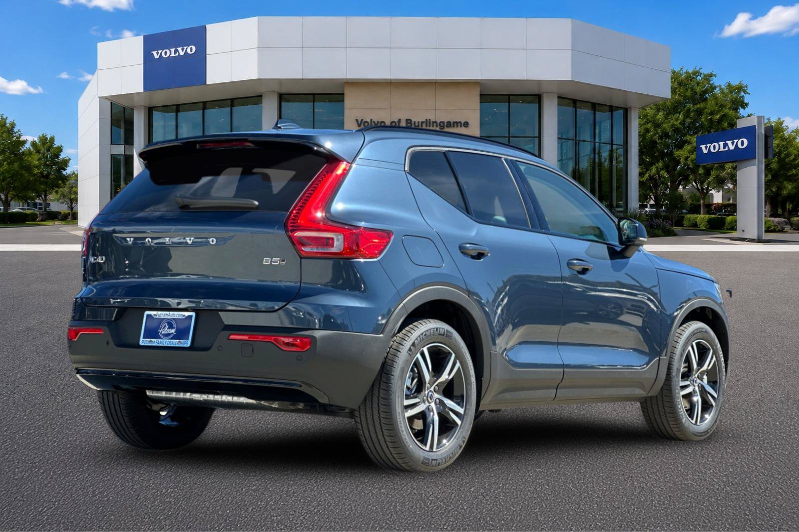 New 2026 Volvo XC40 B5 Core w/ Protection Package Premier AWD/4WD image 3