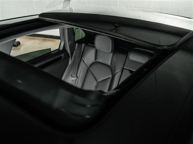 Used 2025 Porsche Macan image 17