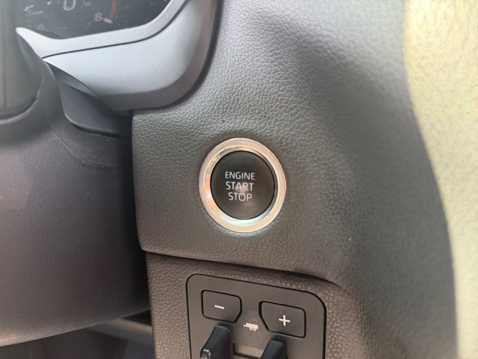 Used 2024 Toyota Tundra Limited AWD/4WD image 19