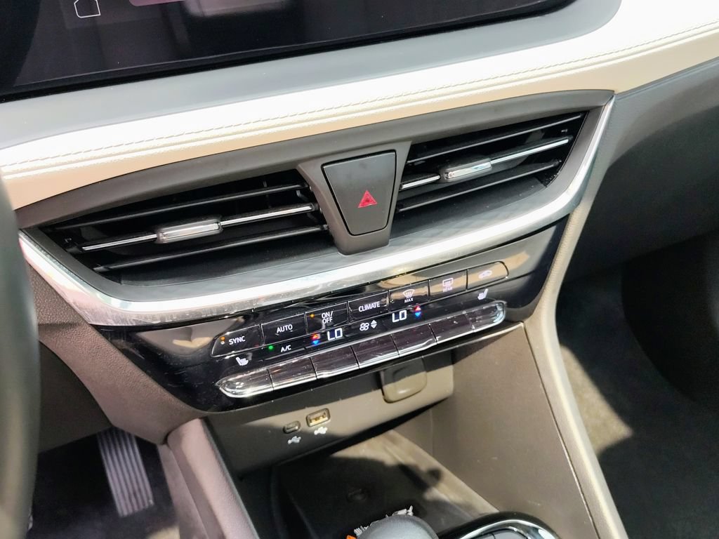 Used 2024 Buick Encore GX Avenir w/ Avenir Technology Package AWD/4WD image 31
