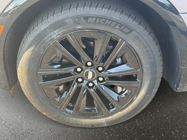 Certified 2024 Cadillac Lyriq Luxury AWD/4WD image 9