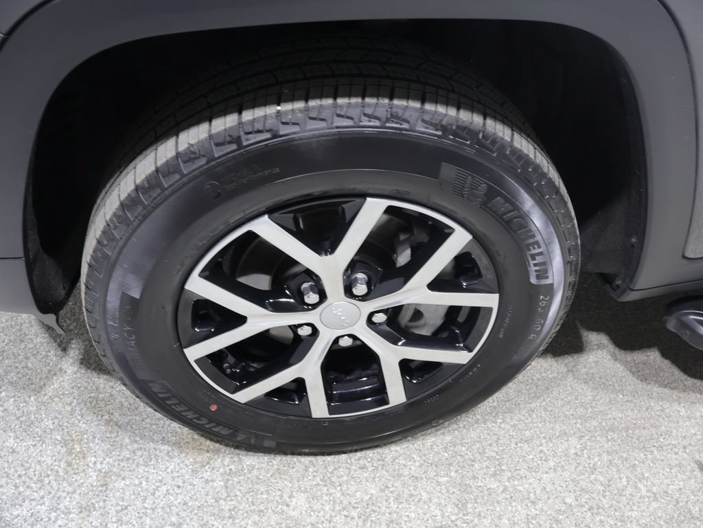 Certified 2024 Jeep Grand Cherokee Limited AWD/4WD image 11