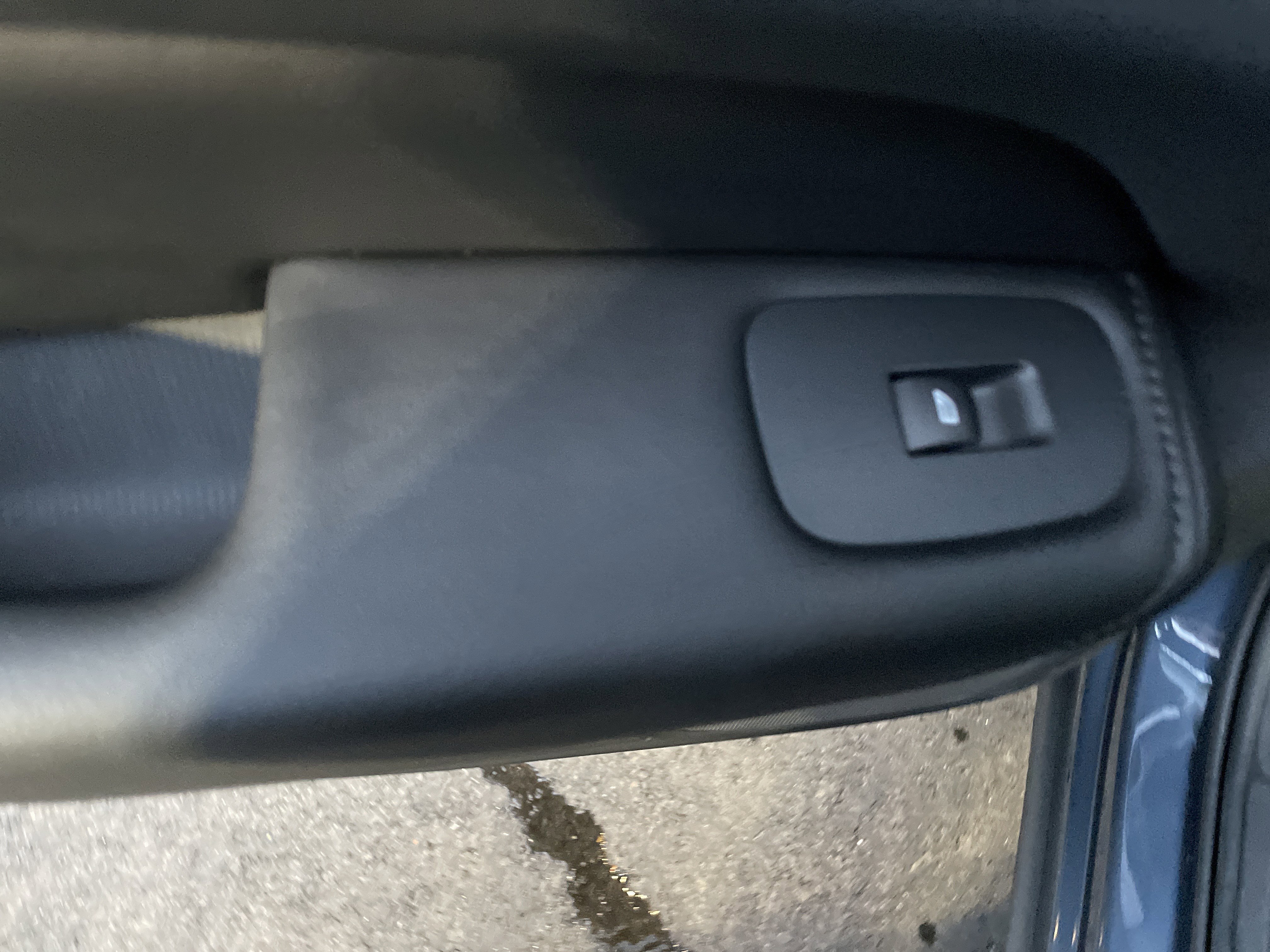 Used 2025 Volvo XC60 B5 Plus image 32