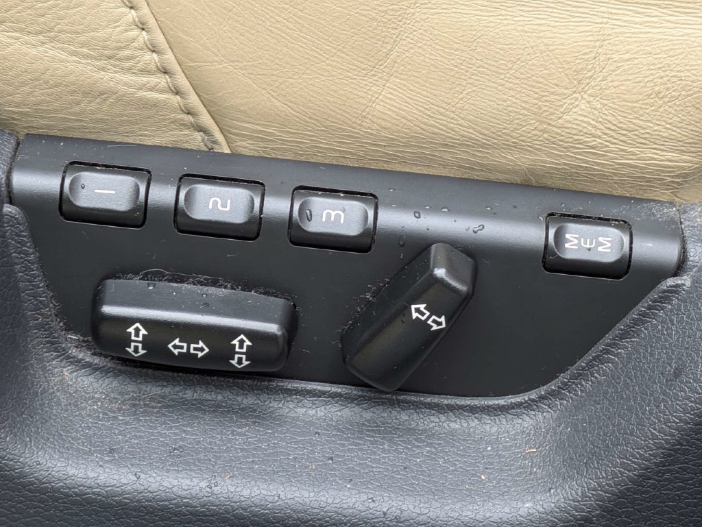 Used 2004 Volvo S60 R AWD/4WD image 19