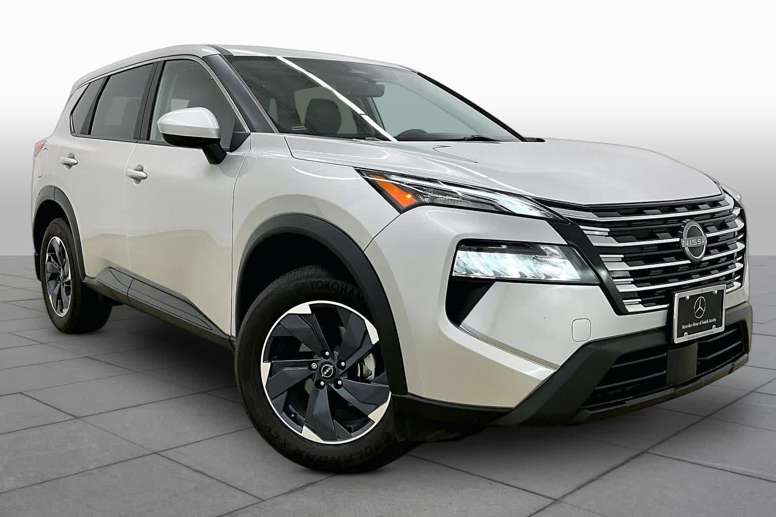 Used 2024 Nissan Rogue SV FWD image 3