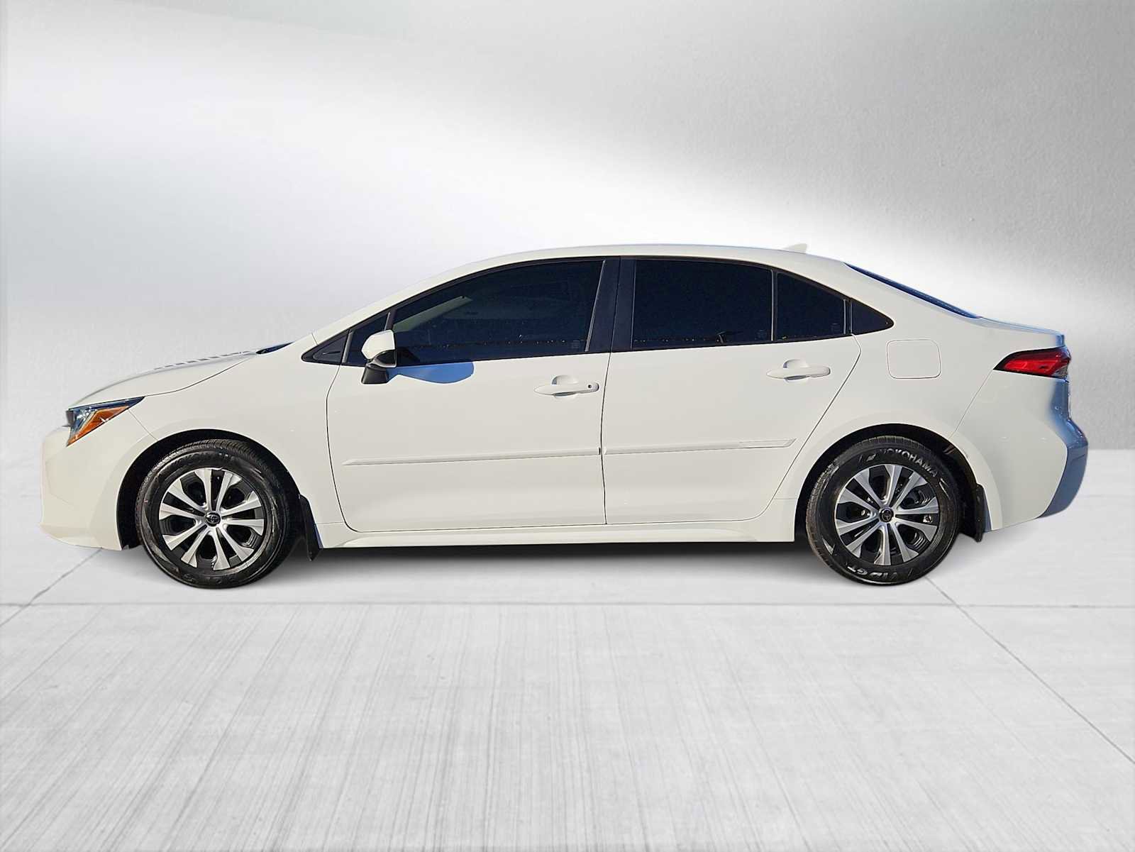 Used 2022 Toyota Corolla LE image 5