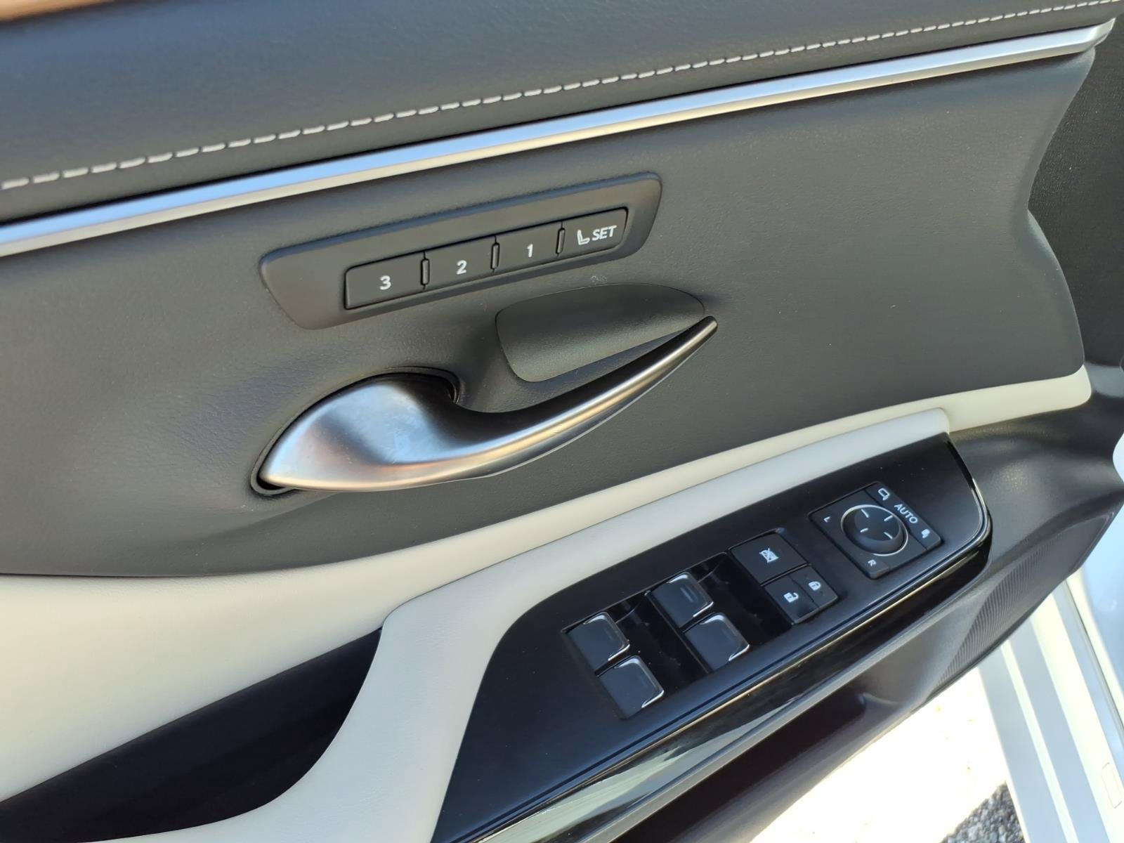 Used 2023 Lexus ES 350 w/ Premium Package FWD image 13