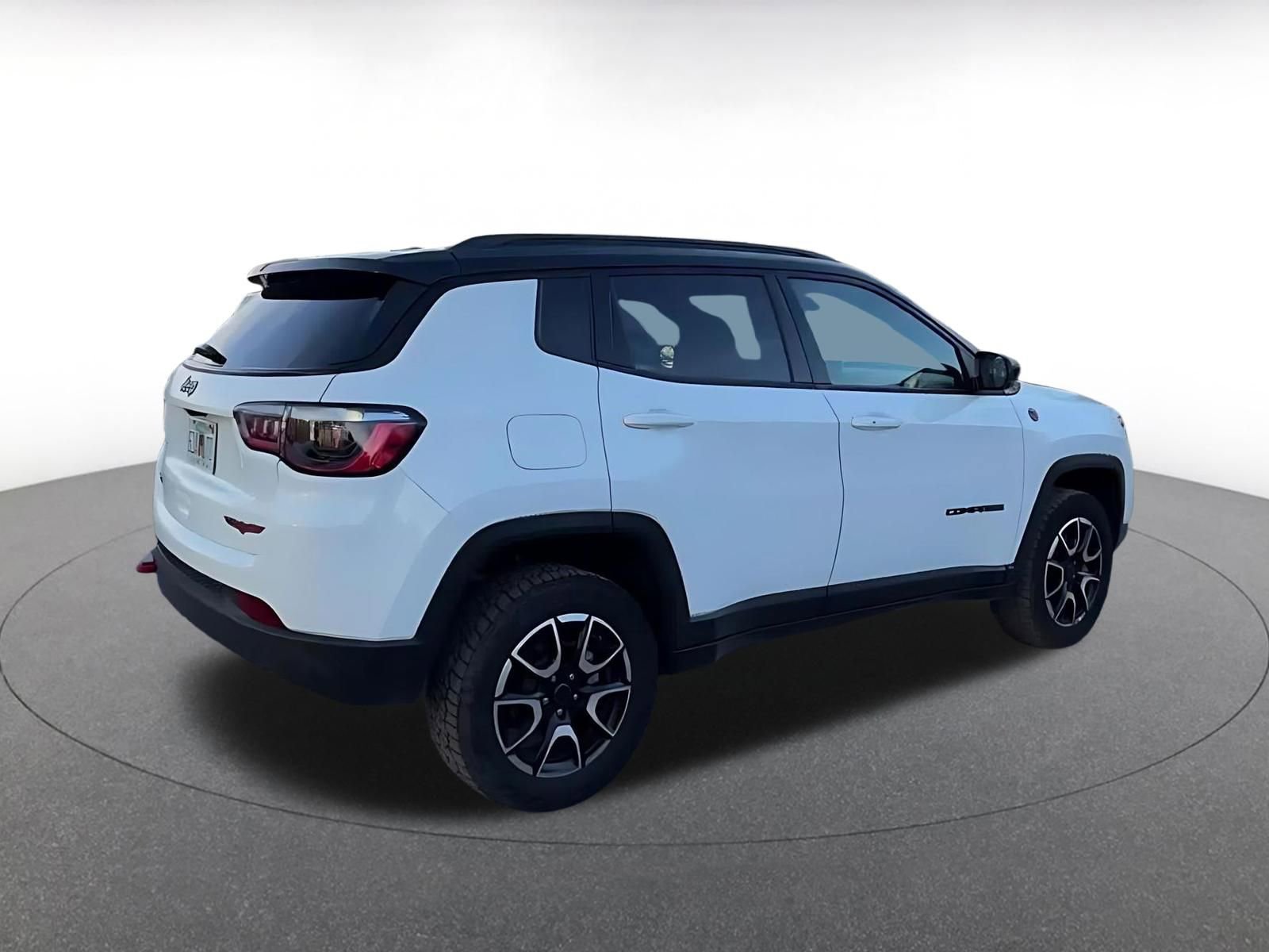 Used 2025 Jeep Compass Trailhawk image 15