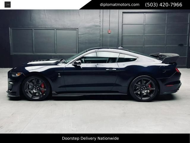 Used 2021 Ford Mustang Shelby GT500 w/ Carbon Fiber Track Pack RWD image 4