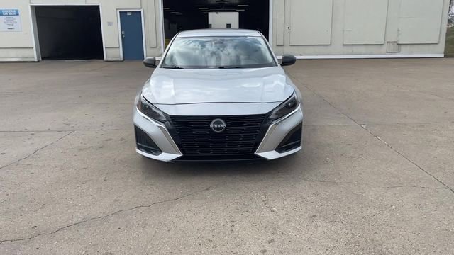 Used 2024 Nissan Altima 2.5 SV FWD image 3