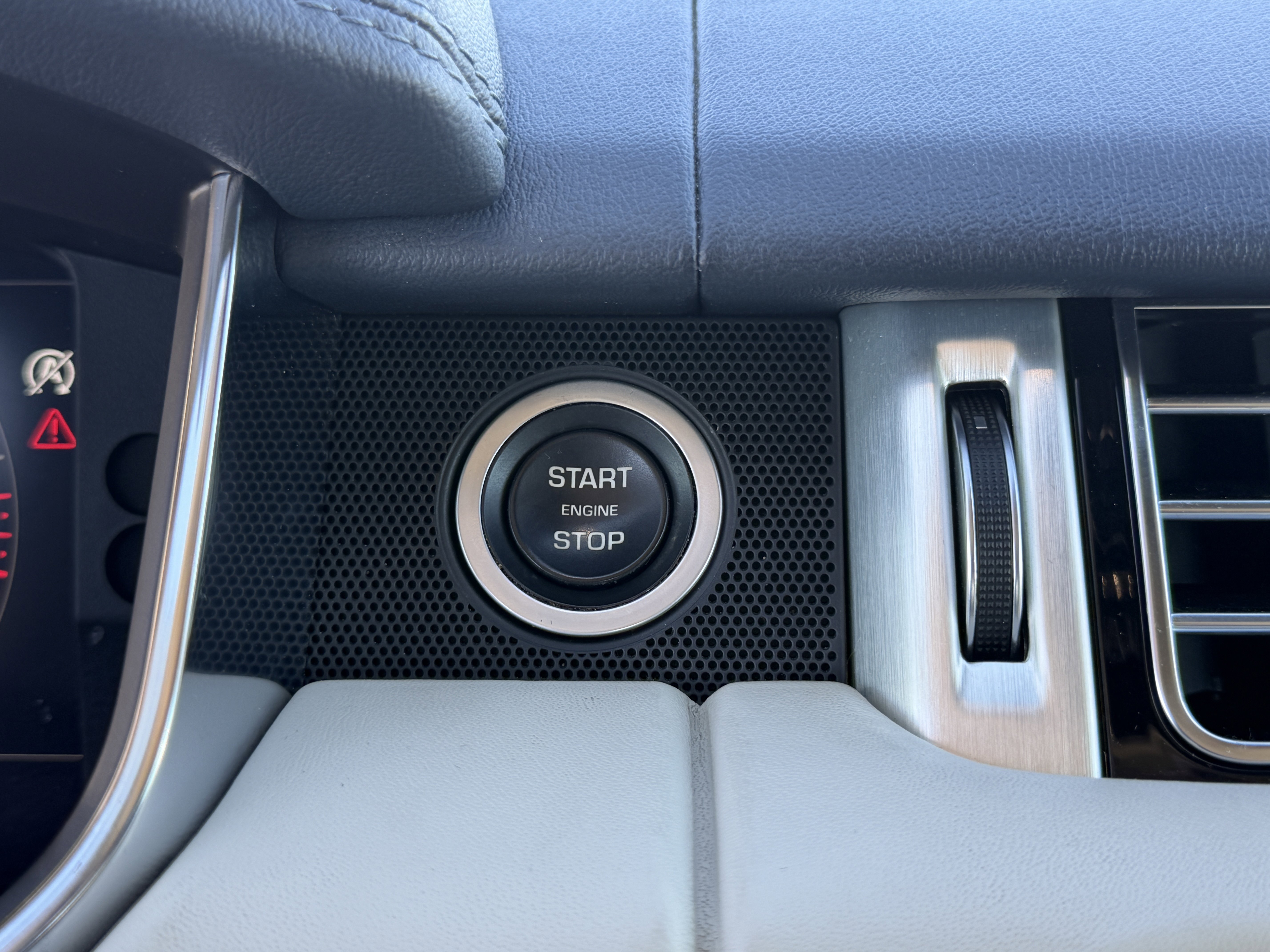 Used 2020 Land Rover Range Rover HSE image 27