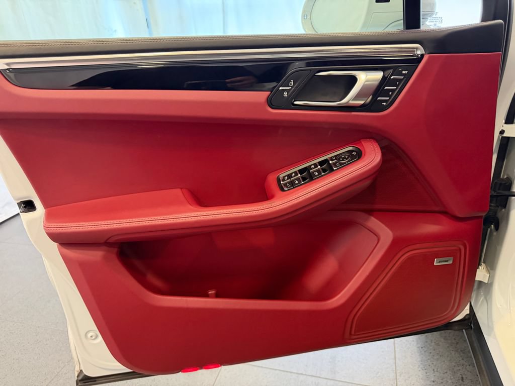 Certified 2024 Porsche Macan S AWD/4WD image 15