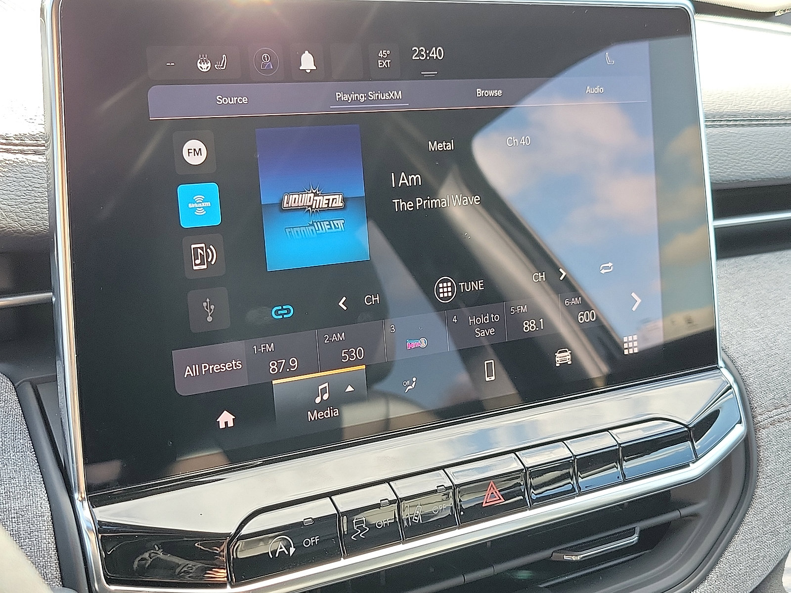 Used 2024 Jeep Compass Latitude w/ Sun and Sound Group image 17