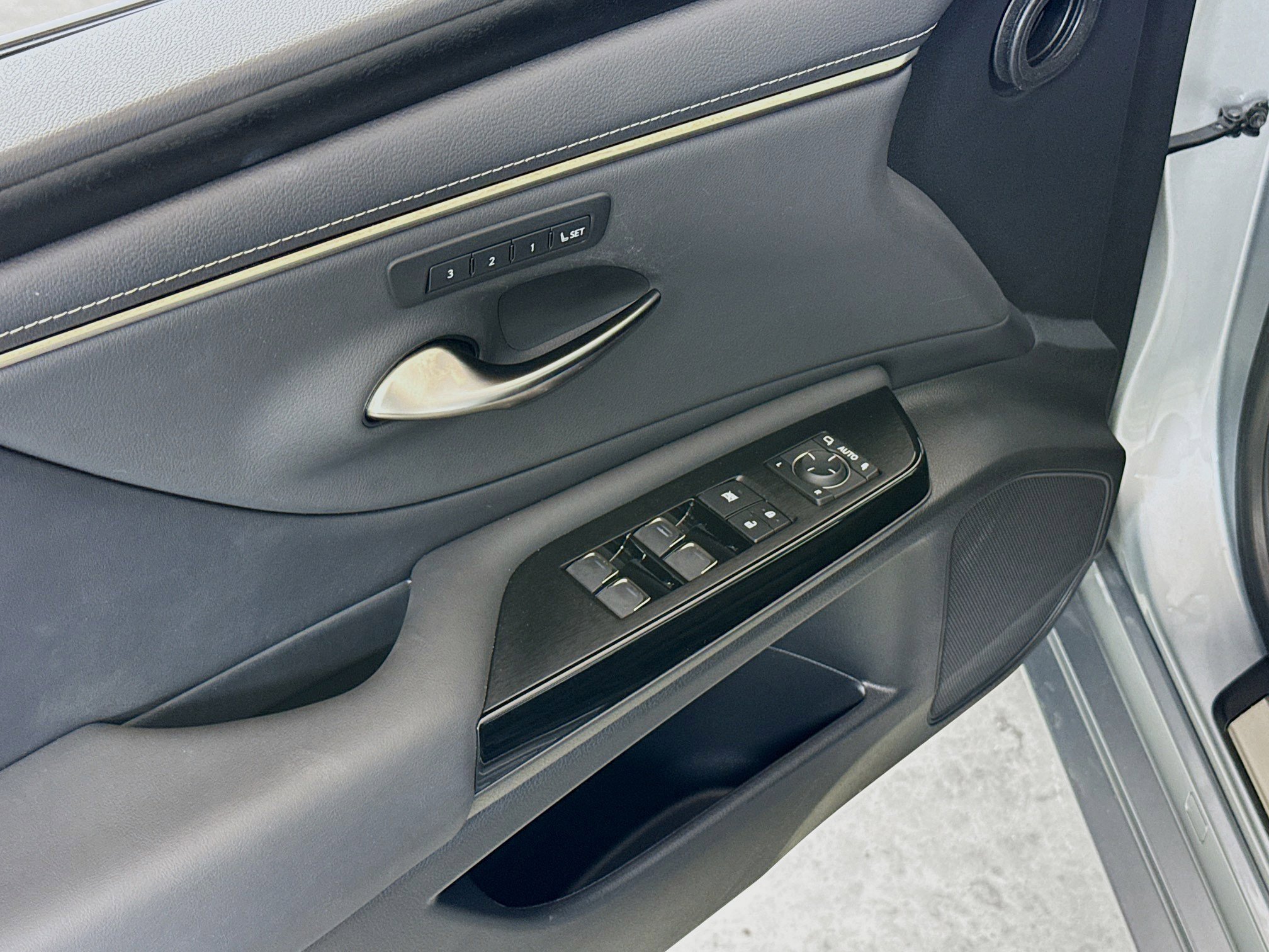 Used 2023 Lexus ES 350 w/ Premium Package image 19