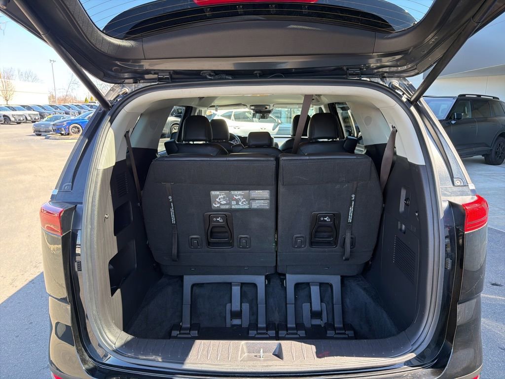 Certified 2024 Kia Carnival EX image 16