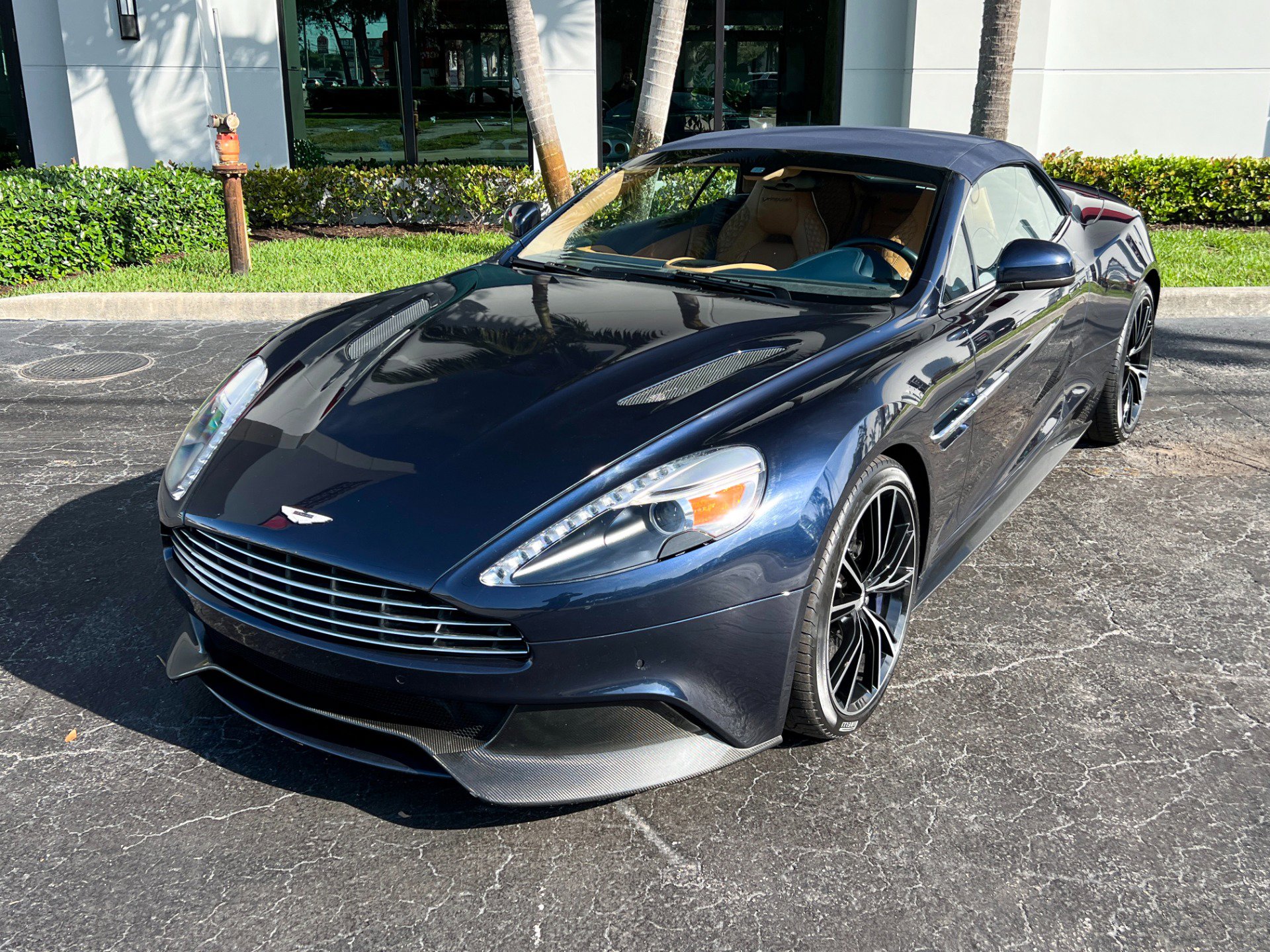 Used 2014 Aston Martin Vanquish Volante image 15