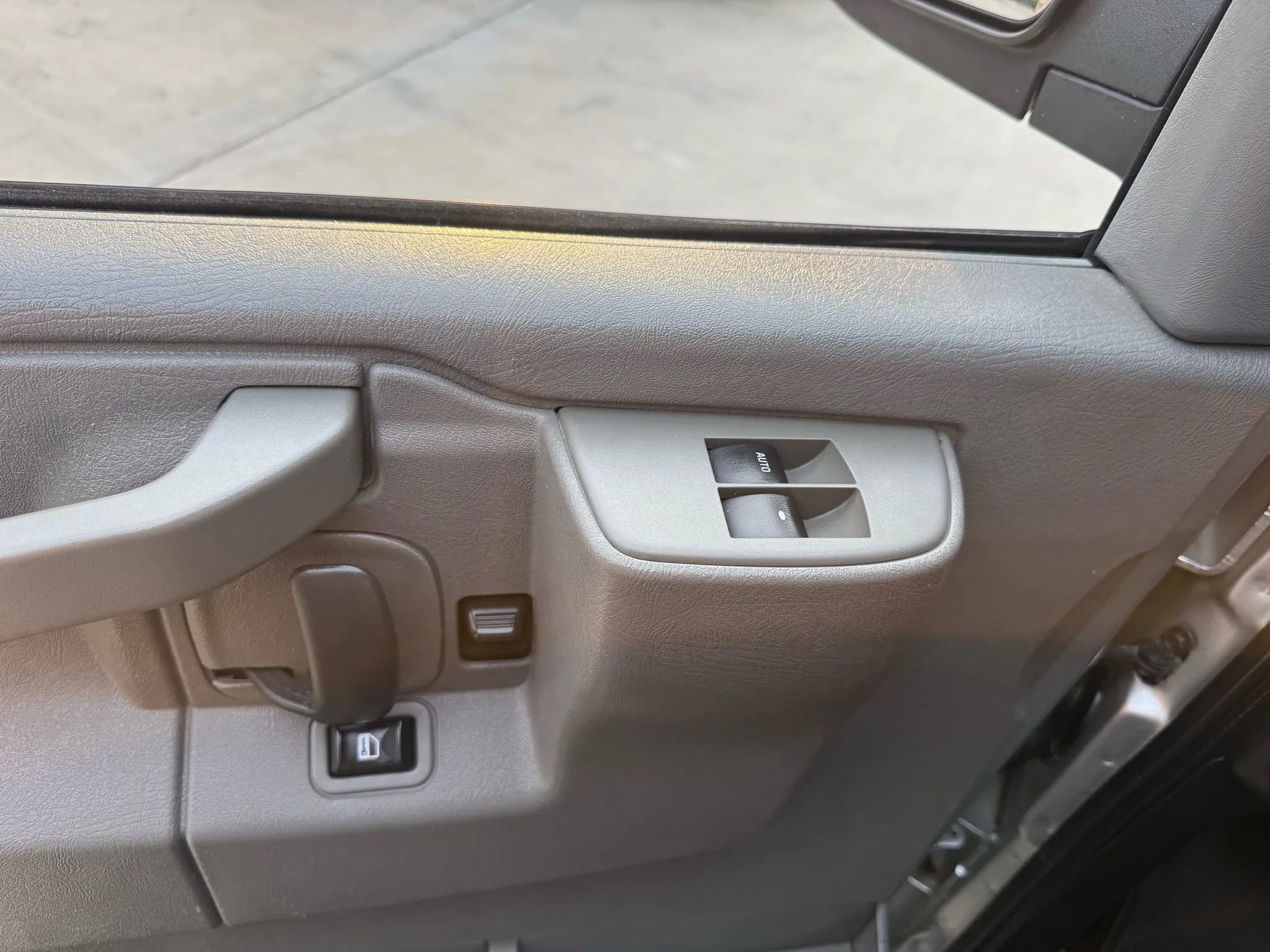 Used 2017 Chevrolet Express 3500 LT w/ LT Preferred Equipment Group image 22