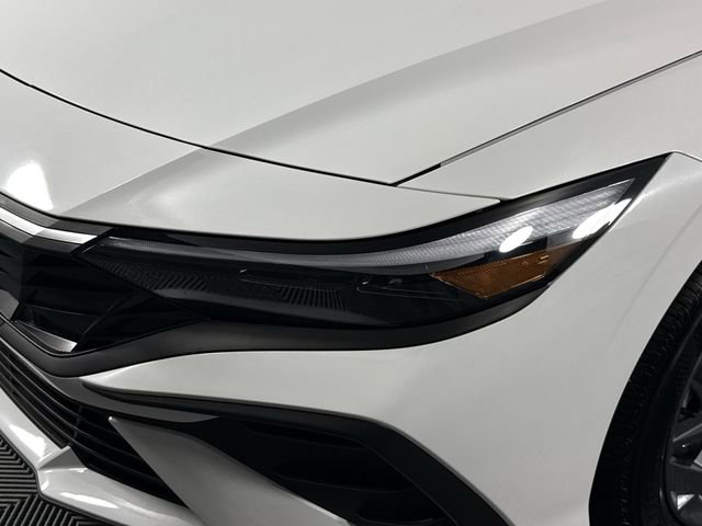 Used 2025 Hyundai Elantra Hybrid FWD image 49