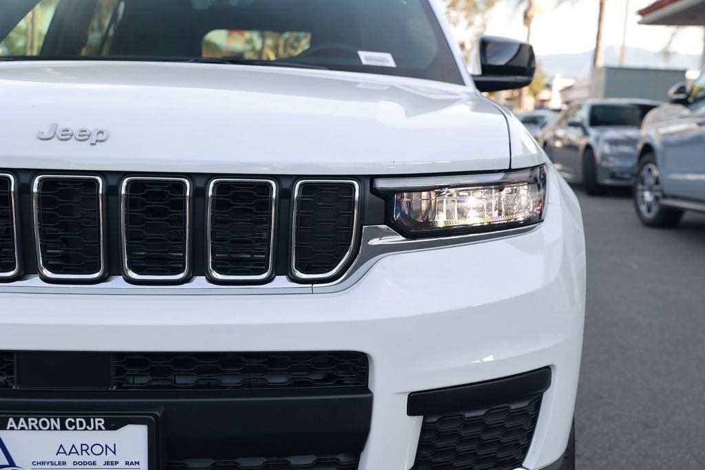 New 2026 Jeep Grand Cherokee L Laredo w/ Trailer Tow Package AWD/4WD image 5