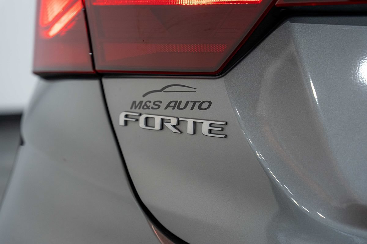Used 2023 Kia Forte LXS FWD image 4