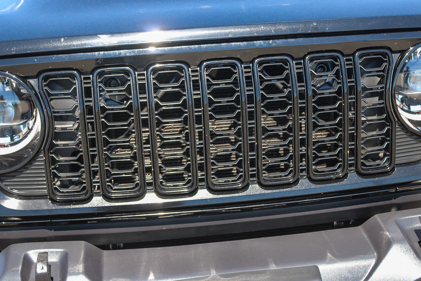 Used 2025 Jeep Wrangler Unlimited Sport AWD/4WD image 5