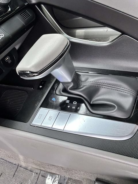 Used 2025 Hyundai Elantra Sport FWD image 18