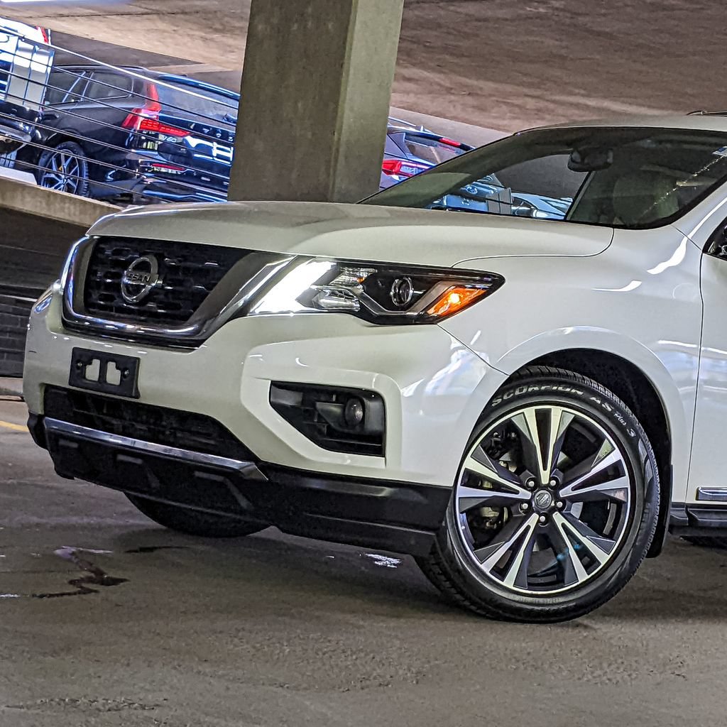 Used 2017 Nissan Pathfinder Platinum FWD image 2