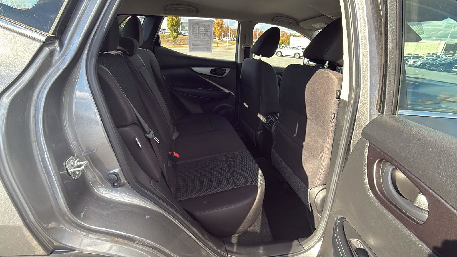 Used 2020 Nissan Rogue Sport S image 20