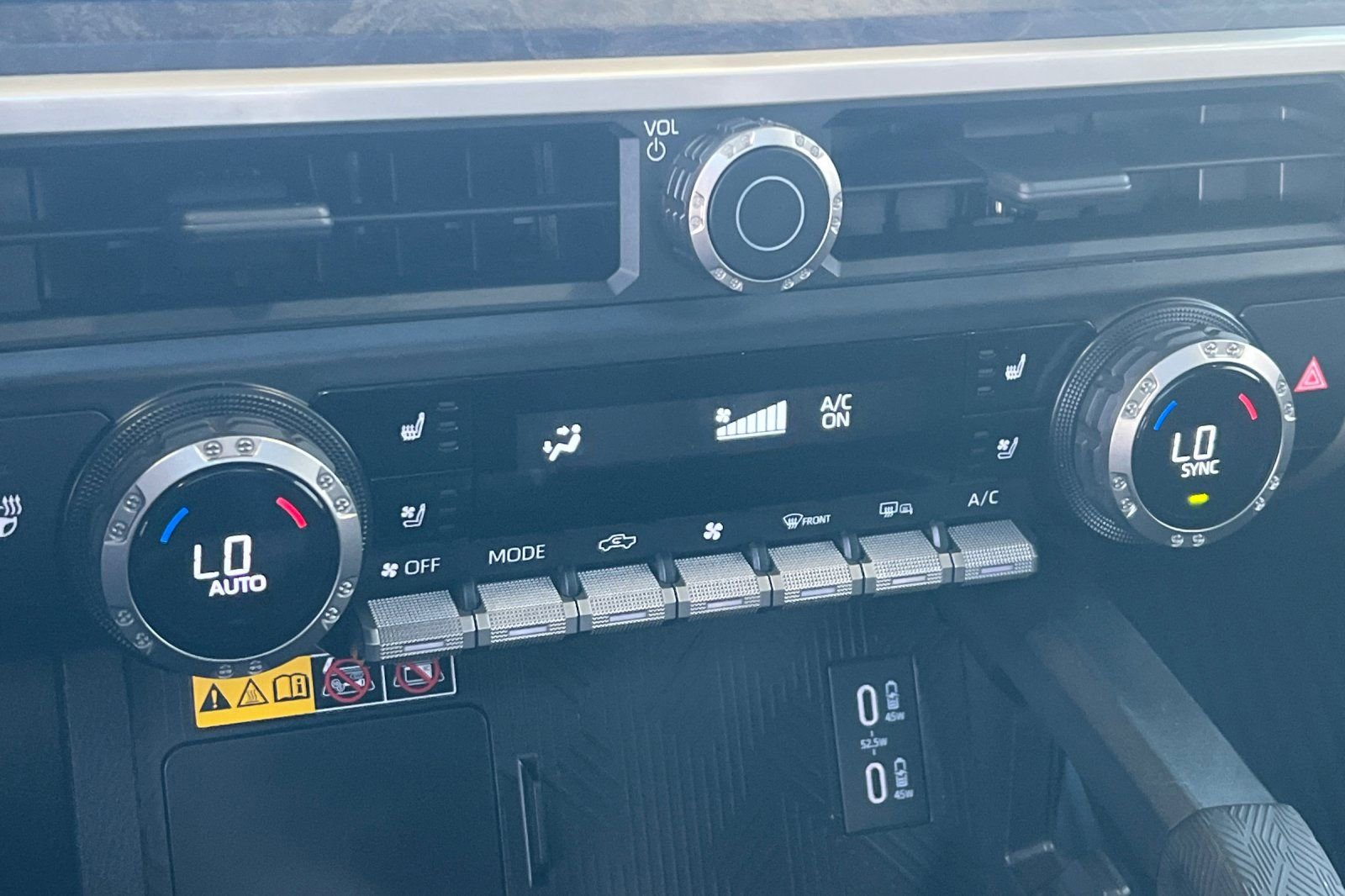 Used 2024 Toyota Tacoma Limited w/ Limited Package (LT) image 16